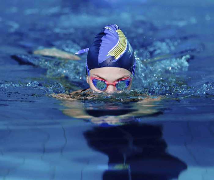 Migräne-Sport: Brustschwimmen als moderater Ausdauersport gegen Migräne. Migräne-Sport: Brustschwimmen als moderater Ausdauersport gegen Migräne.