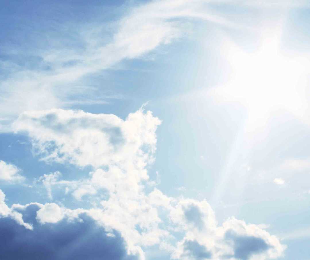 Die Sonne scheint – viele Menschen mit Migräne machen das Biowetter für ihre Migräneattacken verantwortlich.  